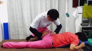 11腰痛整体骨盤を浮かせte