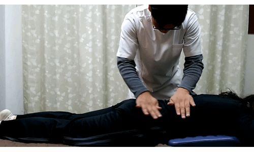 腰方形筋などの腰部の筋膜伸ばし背骨撫でる系